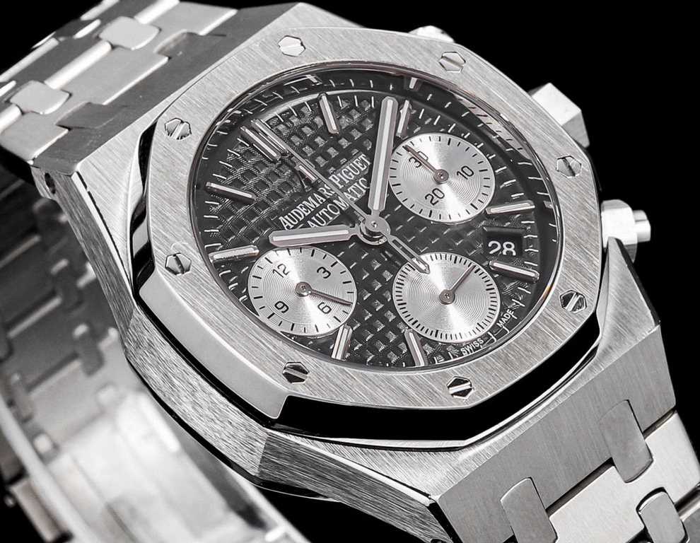 )Popular Audemars Piguet Audemars Piguet Royal Oak 26715BC.ZZ.1356BC.01. 38mm Size 11The current version of the highest mechanical movement   genuine is mechanical! Mechanical! Don't waste your money on a quartz!AP Royal