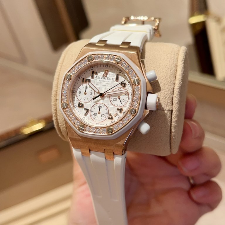 (A true high-end rarity)Audemars Piguet 26048SK Royal Oak Offshore Series 37mm quartz women's watches, Swiss imported quartz movement This Audemars Piguet is a women's model, but also adds a few points of softness, makin