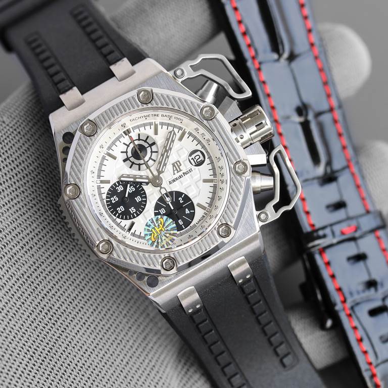 Audemars Piguet Royal Oak Offshore Survivor Limited Edition, limited to 1,000 pieces worldwide, was snapped up in seconds on its launch. Wearing it is authentic! Self-winding chronograph movement, 316 stainless steel cas