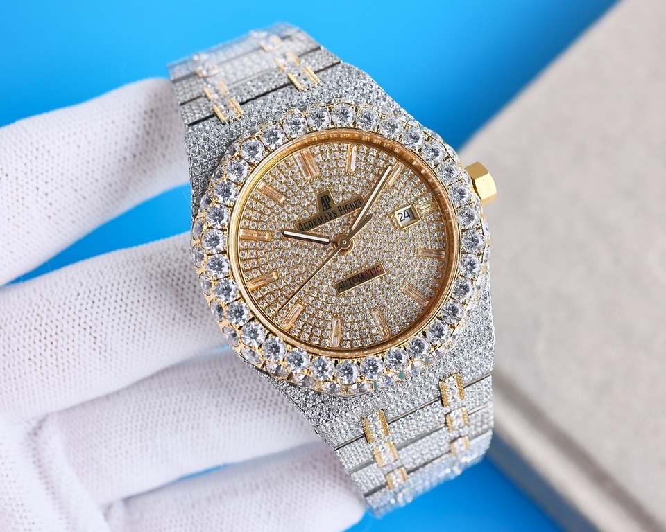 Large diamond-encrusted rimmed uniformAP Audemars Piguet A real man has to take Audemars Piguet Own AP, brand new bezel with large diamond-set bezel, using imported Citizen to change the 324 machine Automatic Mechanical 