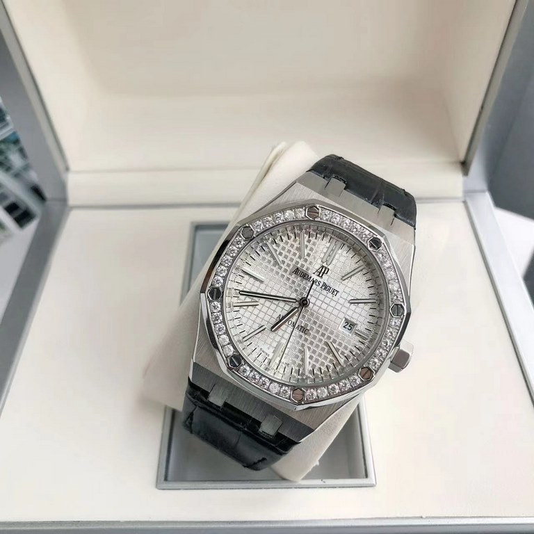 Luxury Diamond Bezel Hand-set2022 new upgraded diamond ring Audemars Piguet 15400 series watches, as the Royal Oak series of the most basic models, without any special features, only three hands and the date display, uno