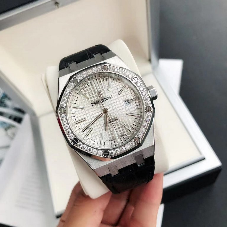 Luxury Diamond Bezel Hand-set2022 new upgraded diamond ring Audemars Piguet 15400 series watches, as the Royal Oak series of the most basic models, without any special features, only three hands and the date display, uno