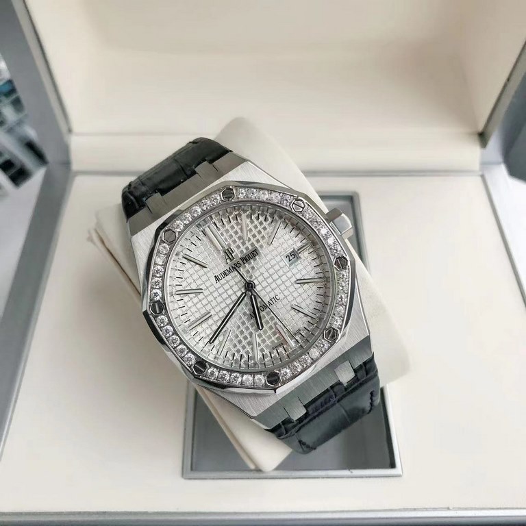 Luxury Diamond Bezel Hand-set2022 new upgraded diamond ring Audemars Piguet 15400 series watches, as the Royal Oak series of the most basic models, without any special features, only three hands and the date display, uno