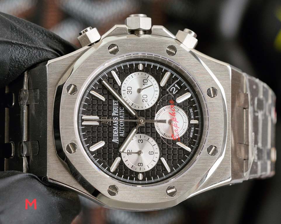 Audemars Piguet AP Royal Oak Coated glass Size 42mm14mm Stainless steel bracelet Multifunctional Japanese quartz movement Octagonal brushed steel case with mesh face Cold and hegemonic A different kind of tough guy.