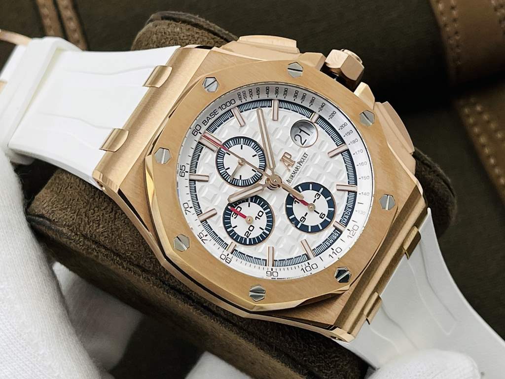 JF Factory recommends the V2 version of the A.P. Royal Oak. Audemars Piguet A Royal Oak!1  all gold case cover!2 Diameter 44mm!3 Powered by a replica of the original CaL.3126 movement!A superb replica of the finest versi