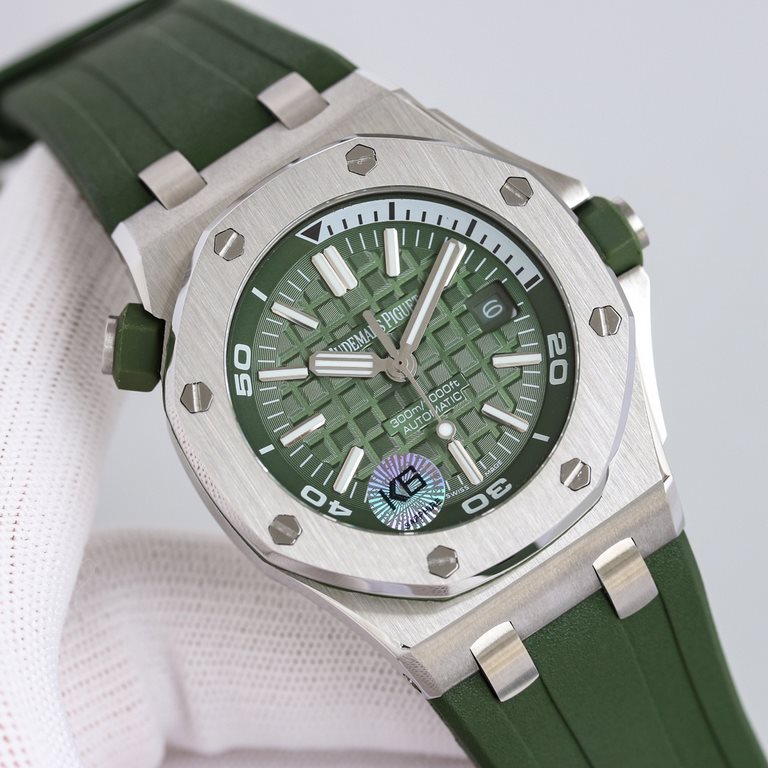 Audemars Piguet Royal Oak Offshore 15710, 15703 watch size 42mm X 14.1mm! 1. The strongest case polishing, the best in the world, and who else, the cost skyrocketed, just to be the most like; 2. The most humanized can be