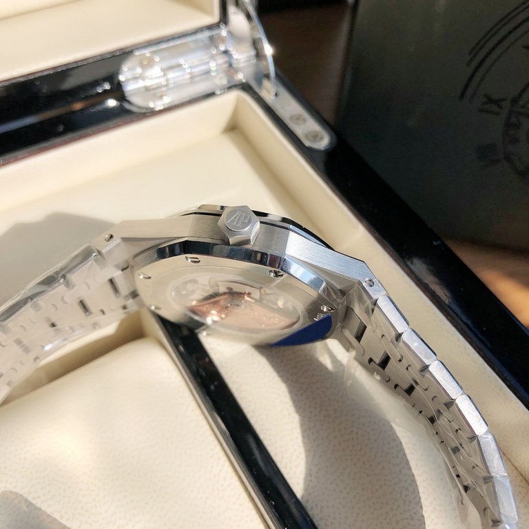 Boxed Support Hong Kong, USA Direct ShippingAudemars Piguet Royal OakModel 15451.ST.ZZ.1256ST.02 - A shocking launch the movement has been skeletonized by removing the excesses from the deck - the pinnacle of steel watch