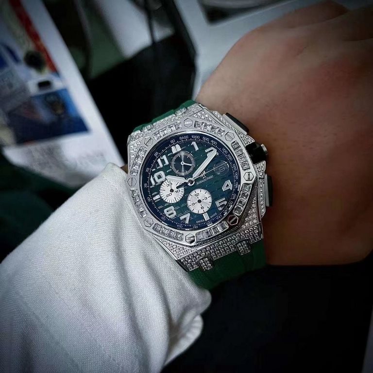 Audemars Piguet Swarovski crystals full of star-shaped diamonds, Super A quality new interpretation - Royal Oak Offshore European style noble and fashionable glamor, the body of the case has a strong and powerful curve A