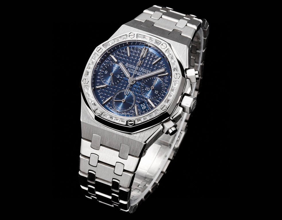 Popular Audemars Piguet Royal Oak 26715BC.ZZ.1356BC.01. 38mm Size 11The current version of the highest mechanical movement   genuine is mechanical! Mechanical! Don't waste your money on a quartz!AP Royal Oak series of ch