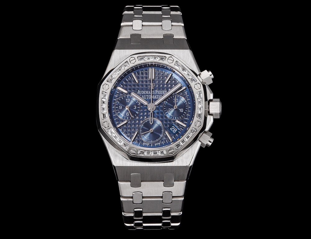 Popular Audemars Piguet Royal Oak 26715BC.ZZ.1356BC.01. 38mm Size 11The current version of the highest mechanical movement   genuine is mechanical! Mechanical! Don't waste your money on a quartz!AP Royal Oak series of ch