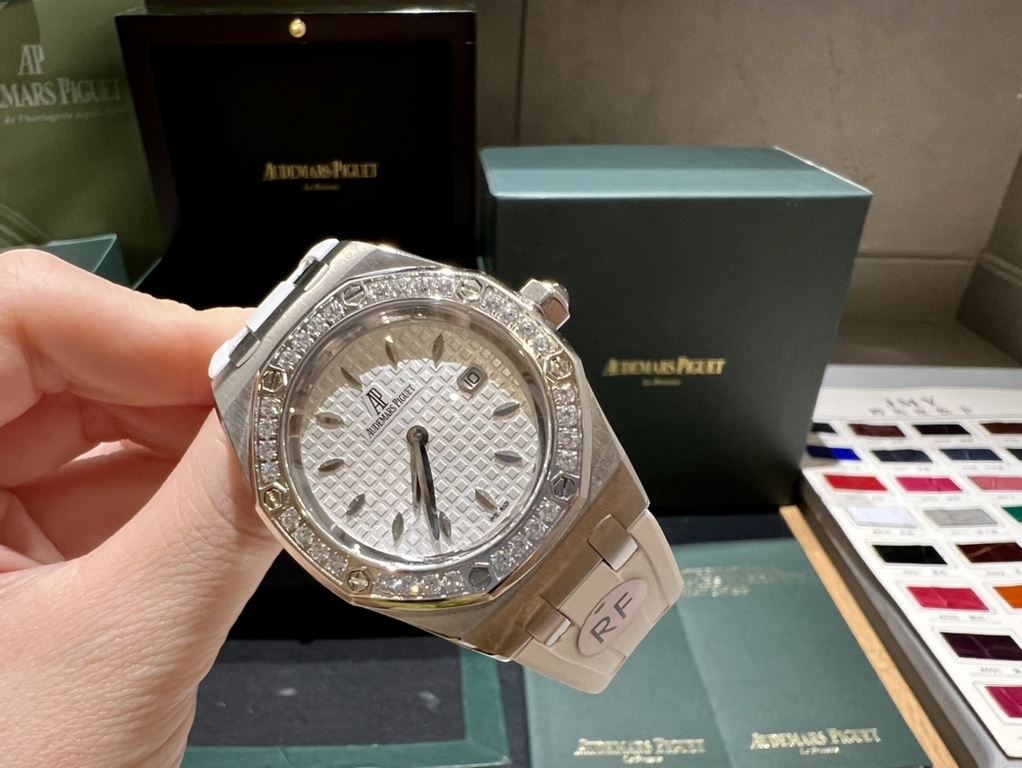 (Black and white tape model) All the goddesses on the net look over [seduction] [seduction]. Exclusive in stock, this Audemars Piguet women's watch is the most cost-effective...Audemars Piguet Royal Oak series model 6760