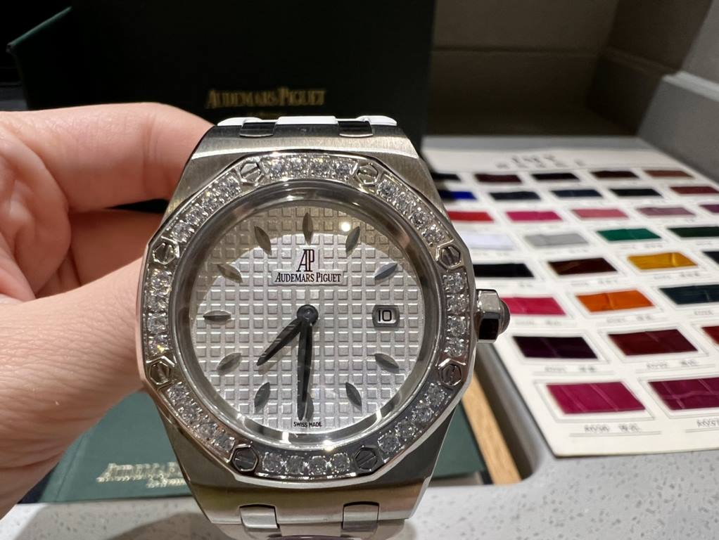 (Black and white tape model) All the goddesses on the net look over [seduction] [seduction]. Exclusive in stock, this Audemars Piguet women's watch is the most cost-effective...Audemars Piguet Royal Oak series model 6760