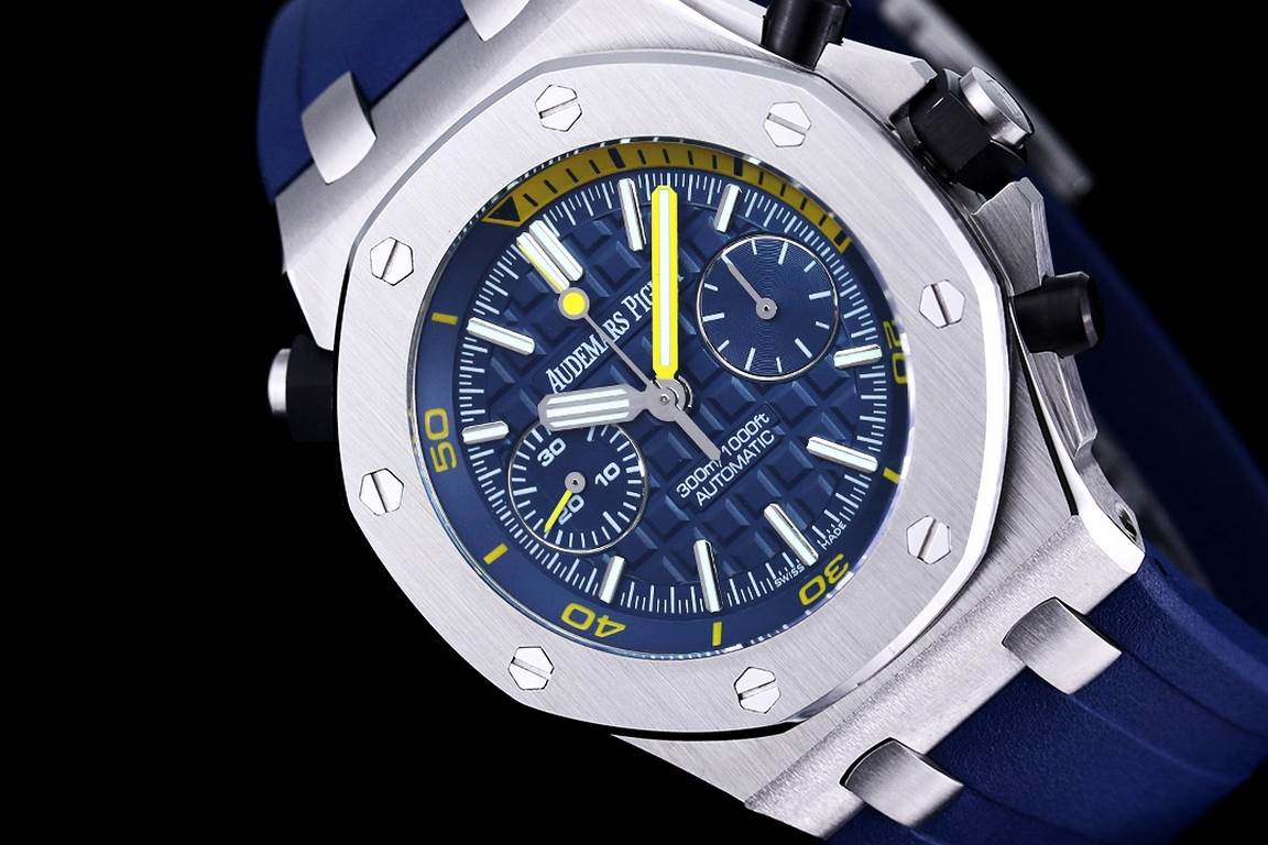 Uniform 1V2 version, live head grain, internal shadow can be bi-directional mobilization, non-market ordinary version,     Audemars Piguet Royal Oak Series FruitsModel 26703 Running second chronograph automatic mechanica