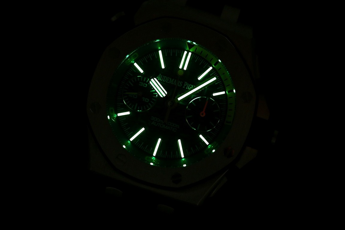 Uniform 1V2 version, live head grain, internal shadow can be bi-directional mobilization, non-market ordinary version,     Audemars Piguet Royal Oak Series FruitsModel 26703 Running second chronograph automatic mechanica