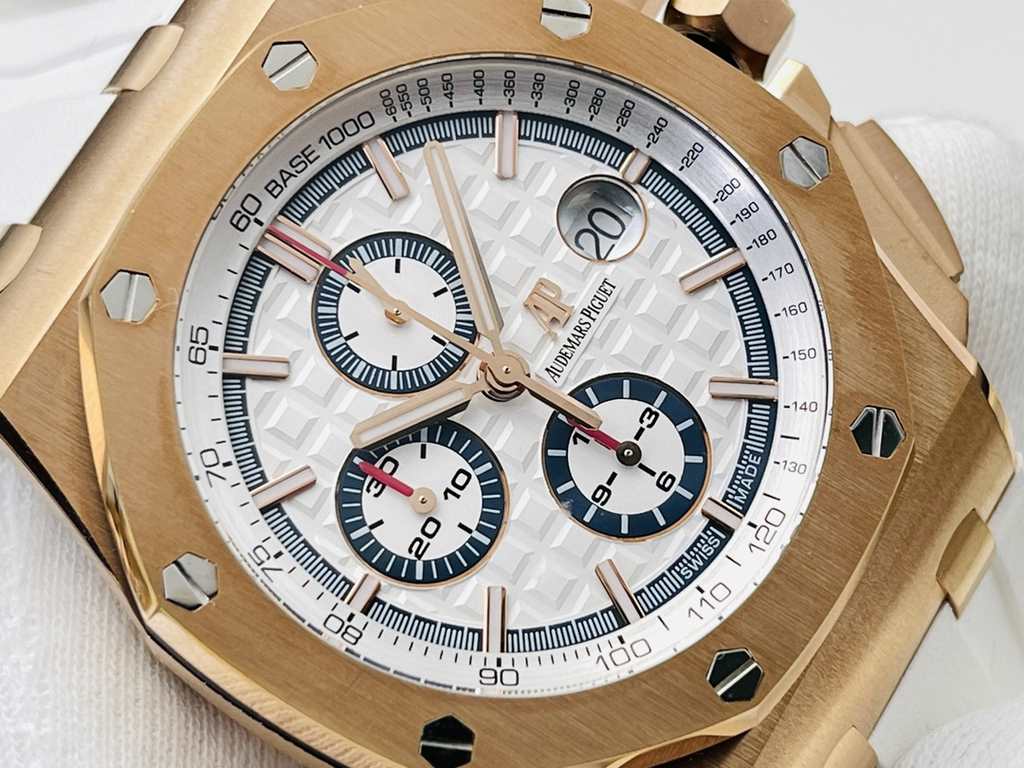 JF Factory recommends the V2 upgrade of the A.P. Royal Oak. Audemars Piguet Royal Oak!1  all gold case cover!2 Diameter 44mm!3 Powered by replica original CaL.3126 movement!A superb replica of the finest version on the m