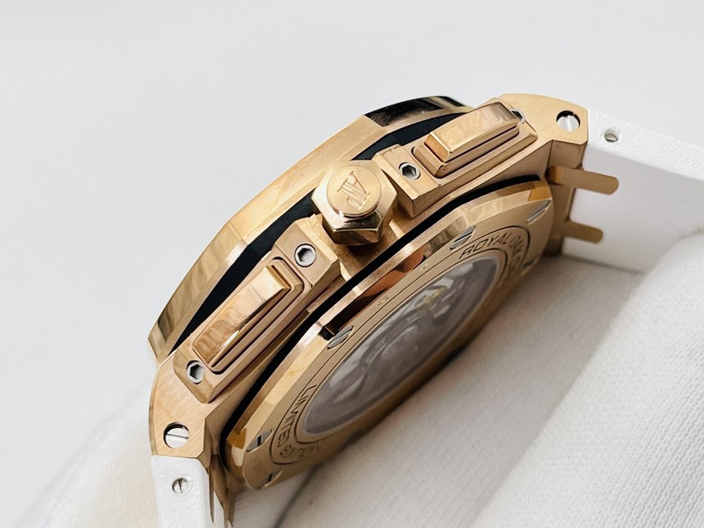 JF Factory recommends the V2 upgrade of the A.P. Royal Oak. Audemars Piguet Royal Oak!1  all gold case cover!2 Diameter 44mm!3 Powered by replica original CaL.3126 movement!A superb replica of the finest version on the m