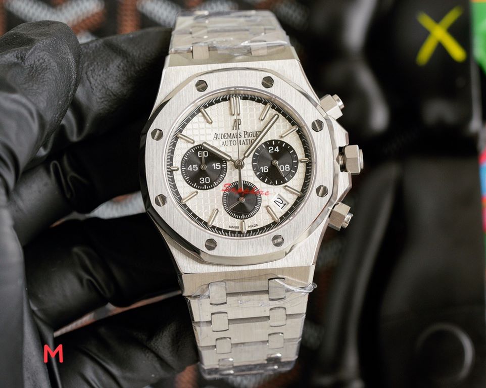 Audemars Piguet AP Royal Oak Coated glass Size 42mm14mm Stainless steel bracelet Multifunctional Japanese quartz movement Octagonal brushed steel case with mesh face Cold and hegemonic A different kind of tough guy.