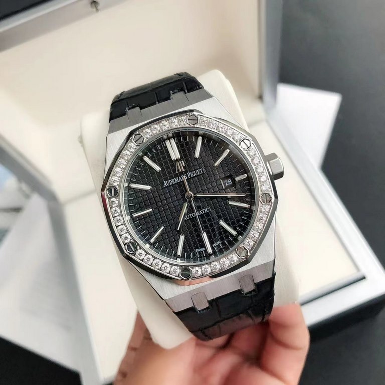 Luxury Diamond Bezel Hand-set2022 new upgraded diamond ring Audemars Piguet 15400 series watches, as the Royal Oak series of the most basic models, without any special features, only three hands and the date display, uno