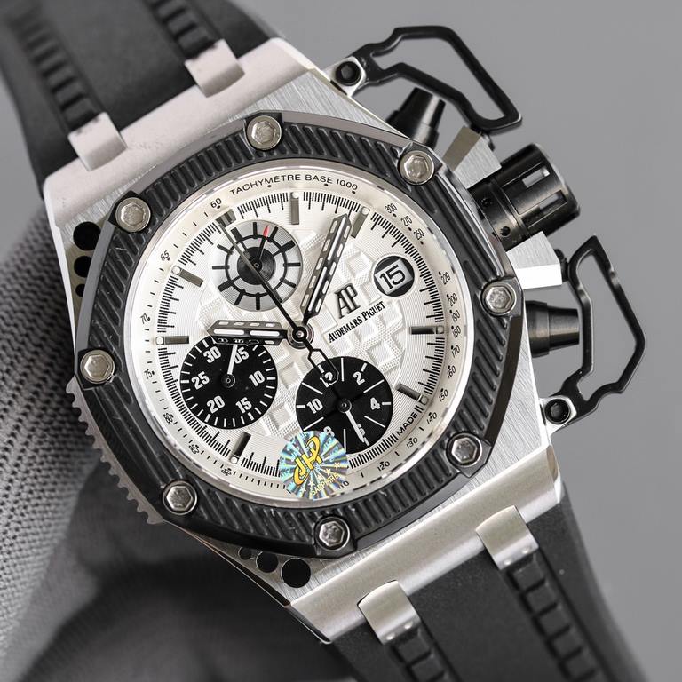 Audemars Piguet Royal Oak Offshore Survivor Limited Edition, limited to 1,000 pieces worldwide, was snapped up in seconds on its launch. Wearing it is authentic! Self-winding chronograph movement, 316 stainless steel cas