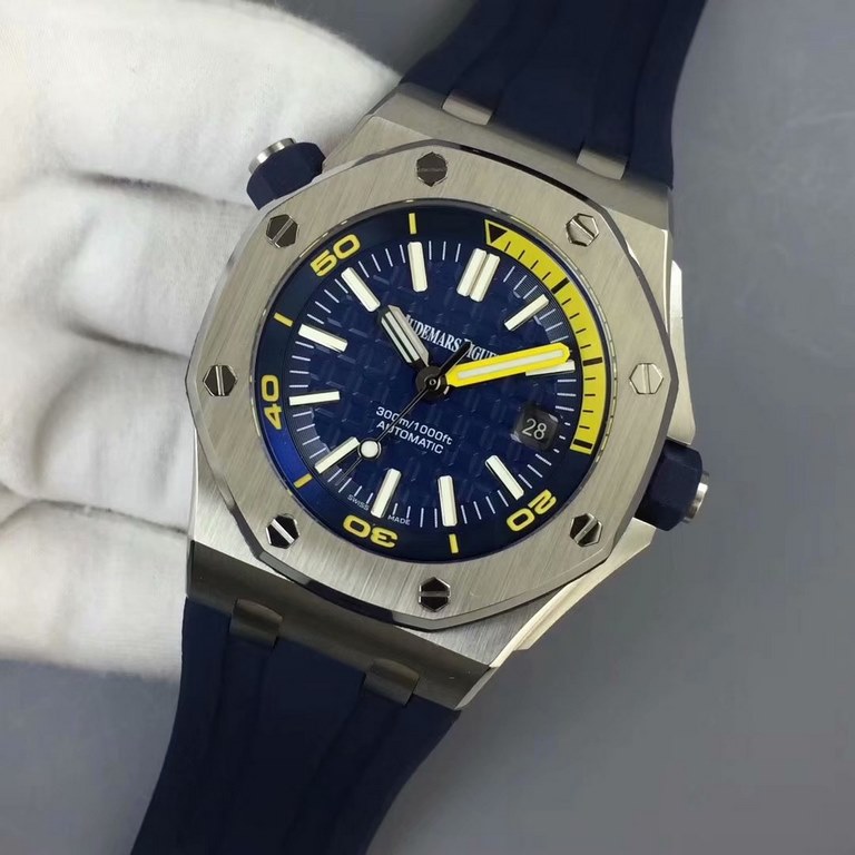 Fine Audemars Piguet Royal Oak Offshore Diver's Watch A Colored Series V2Rubber covering layer screw-locked crown adjustable rotating inner bezel, equipped with the original consistent Cal.3120 movement, stable performan