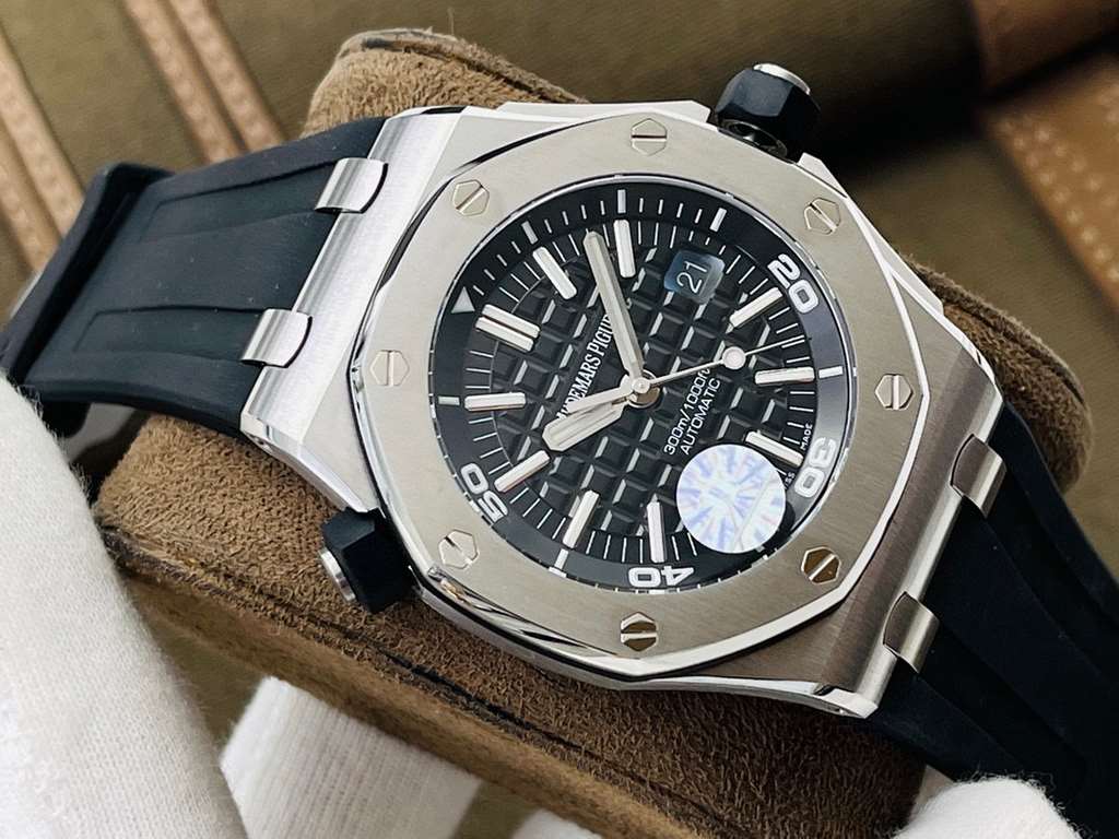 JF Factory2021 V10 version of JF's benchmark artifact Ai. Royal Oak Offshore 15710 back series Super V10 upgraded version is back! Super V10 Upgrade Features1   internal shadow luminous font along the edge of the authent