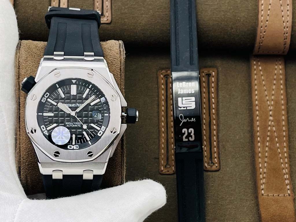 JF Factory2021 V10 version of JF's benchmark artifact Ai. Royal Oak Offshore 15710 back series Super V10 upgraded version is back! Super V10 Upgrade Features1   internal shadow luminous font along the edge of the authent