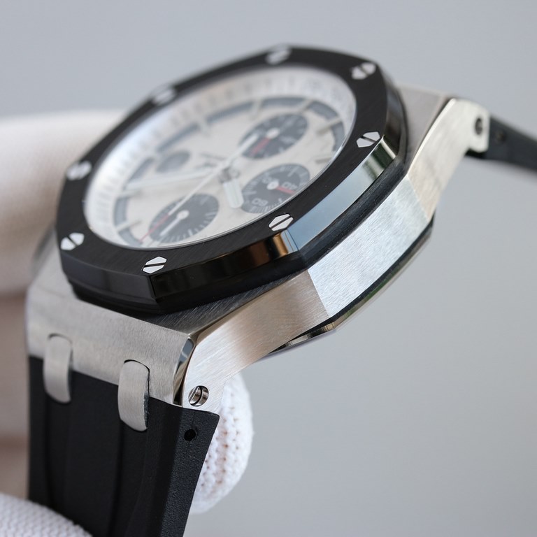 Royal Oak - Audemars Piguet AP 26400 Series44 mm diameter Replica of the original CaL.3126 movement Superb replica of the finest version on the market Soft silicone strap Original pin buckle