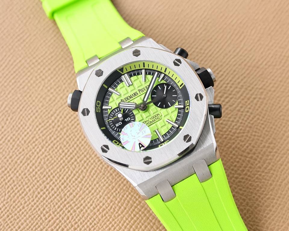 V2 version, live head grain, internal shadow can be bi-directional mobilization, non-market ordinary version, Audemars Piguet Royal Oak series fruitModel 26703 running seconds chronograph automatic mechanical men's watch