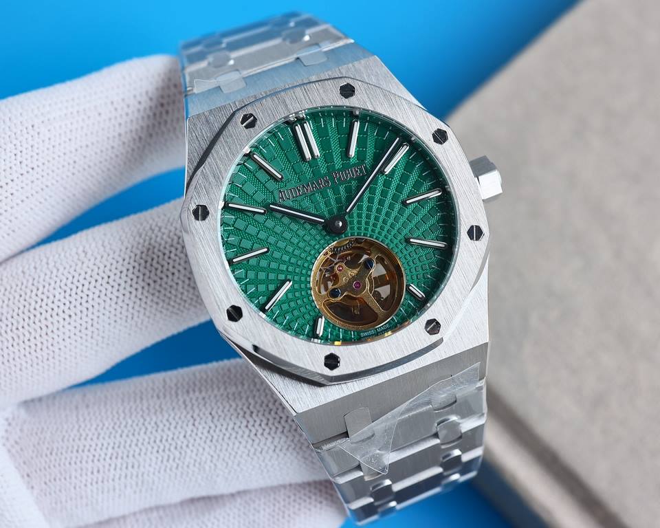 .2022 Audemars Piguet Royal Oak series,   with imported silicone strap wear more comfortable.(New products arrive in small quantities)Audemars Piguet is still on the road of exploration and innovation, launching the new 