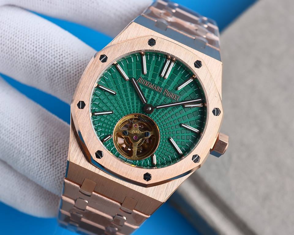 .2022 Audemars Piguet Royal Oak series,   with imported silicone strap wear more comfortable.(New products arrive in small quantities)Audemars Piguet is still on the road of exploration and innovation, launching the new 