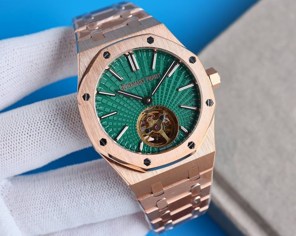 .2022 Audemars Piguet Royal Oak series,   with imported silicone strap wear more comfortable.(New products arrive in small quantities)Audemars Piguet is still on the road of exploration and innovation, launching the new 