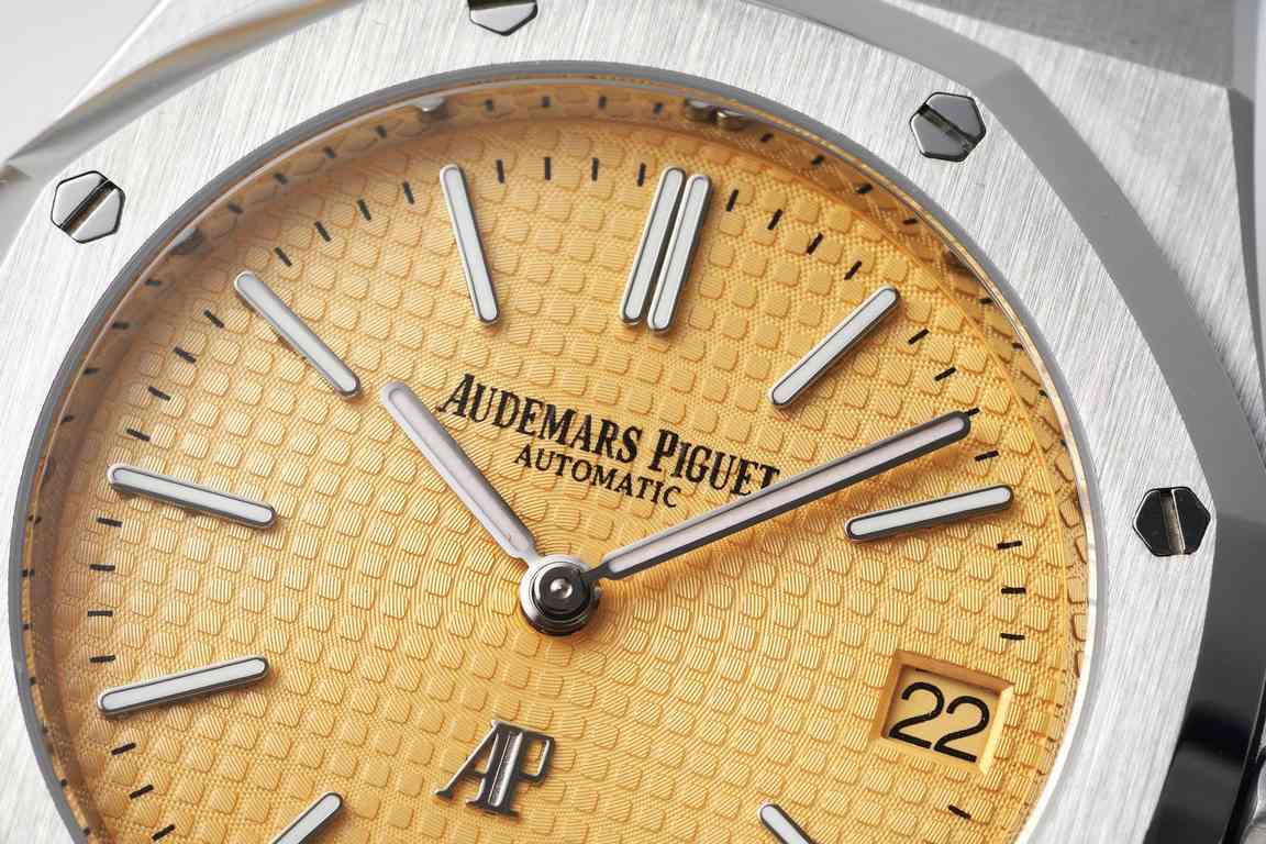 BF gives back to new and old customers by creating the most cost-effective AP Steel King - Audemars Piguet Royal Oak 15202 Collection39 mm diameter stainless steel case with dial engraved with Petite Tapisserie decorativ