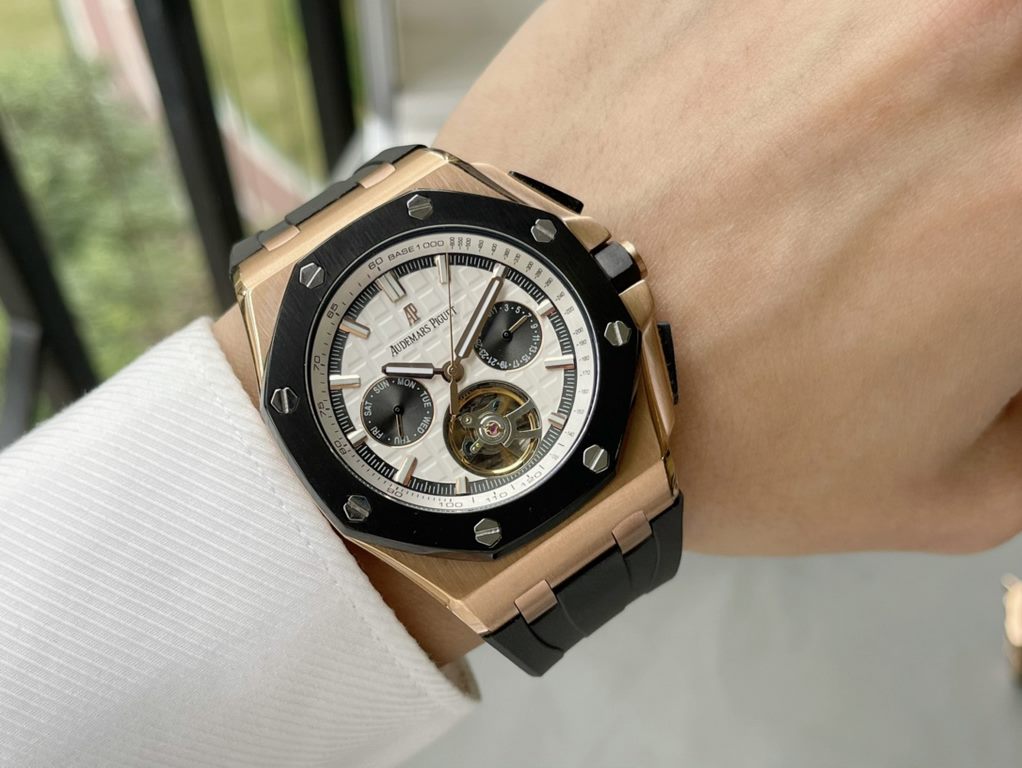 Audemars Piguet - Royal Oak Offshore Audemars Piguet - Royal Oak Offshore   Anti-glare treated mineral glass Size 42mm14mm, waterproof tape with AP original pin buckle Equipped with replica original 3126 rotor Fully auto