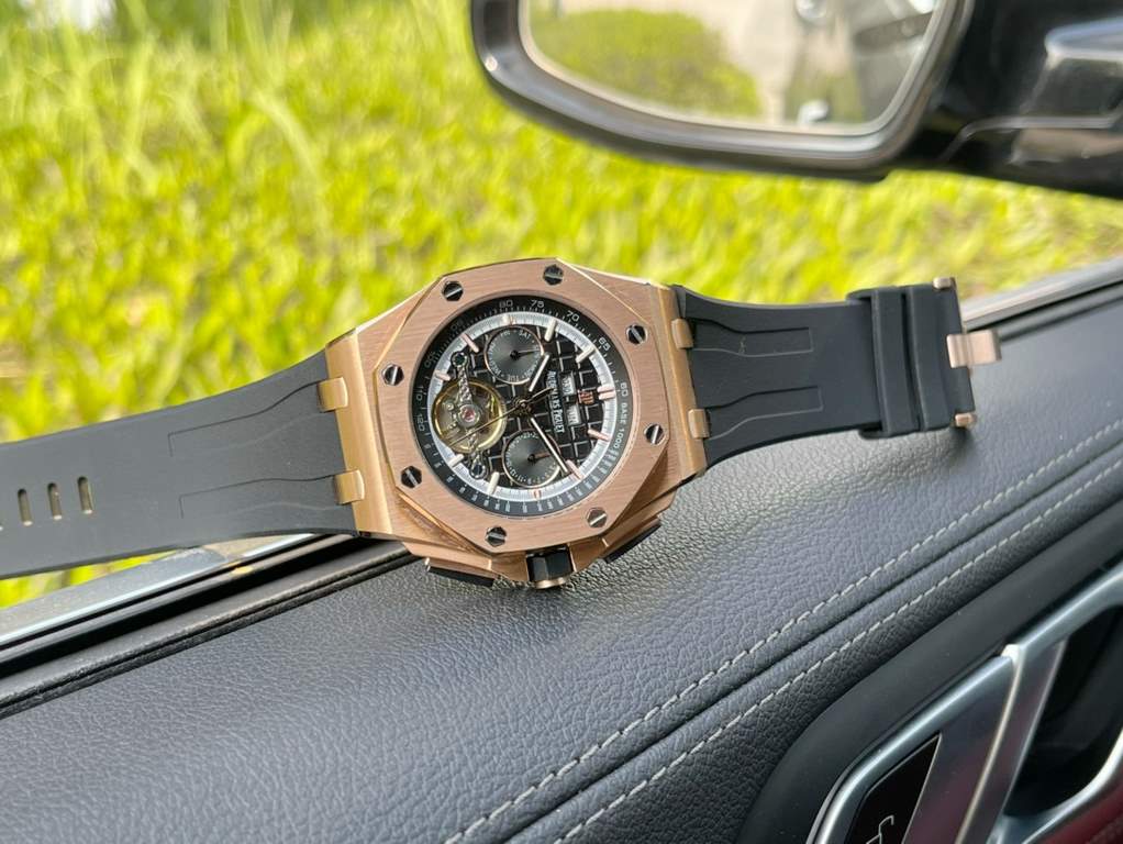 Same. Audemars Piguet - Audemars Piguet   Royal Oak Offshore Collection Anti-glare treatment mineral glass Size 42mm  14mm , waterproof tape with AP lettering original pin buckle Fully automatic mechanical movement , dia