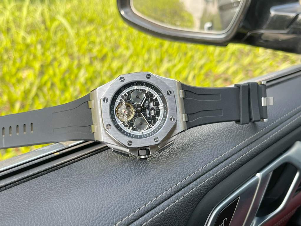 Same. Audemars Piguet - Audemars Piguet   Royal Oak Offshore Collection Anti-glare treatment mineral glass Size 42mm  14mm , waterproof tape with AP lettering original pin buckle Fully automatic mechanical movement , dia