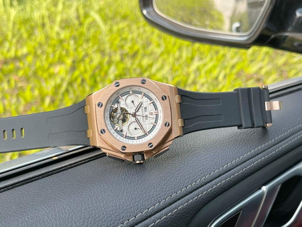 Same. Audemars Piguet - Audemars Piguet   Royal Oak Offshore Collection Anti-glare treatment mineral glass Size 42mm  14mm , waterproof tape with AP lettering original pin buckle Fully automatic mechanical movement , dia