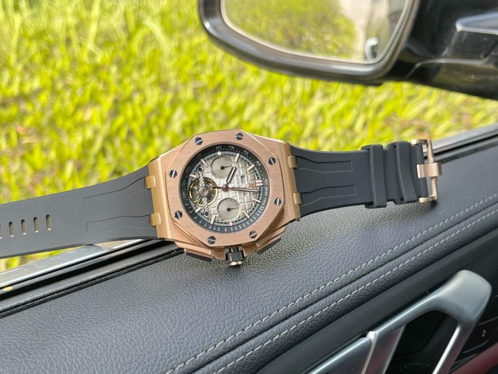 Same. Audemars Piguet - Audemars Piguet   Royal Oak Offshore Collection Anti-glare treatment mineral glass Size 42mm  14mm , waterproof tape with AP lettering original pin buckle Fully automatic mechanical movement , dia