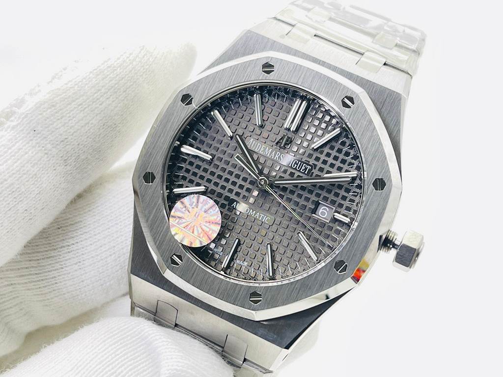 JF Factory Recommends A.P. Royal Oak! Audemars Piguet A.P Royal Oak!1 Powered by a bespoke Audemars Piguet in-house Cal.3120 automatic movement!2 Double-sided sapphire glass (men's 15400 series)3 Diameter 41mmJF products