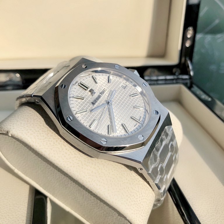 BF.Audemars Piguet Royal Oak 15500_Shocking online! The highest version on the market. Upgraded so inadequate places! All details are 100% synchronized with the counter. Remove the excess part of the movement deck, so th