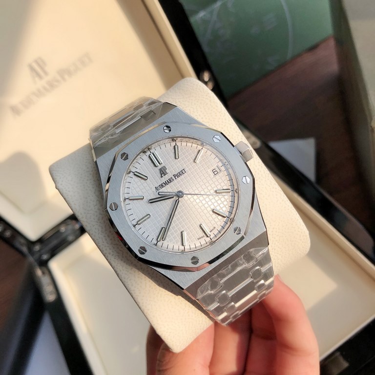 BF.Audemars Piguet Royal Oak 15500_Shocking online! The highest version on the market. Upgraded so inadequate places! All details are 100% synchronized with the counter. Remove the excess part of the movement deck, so th