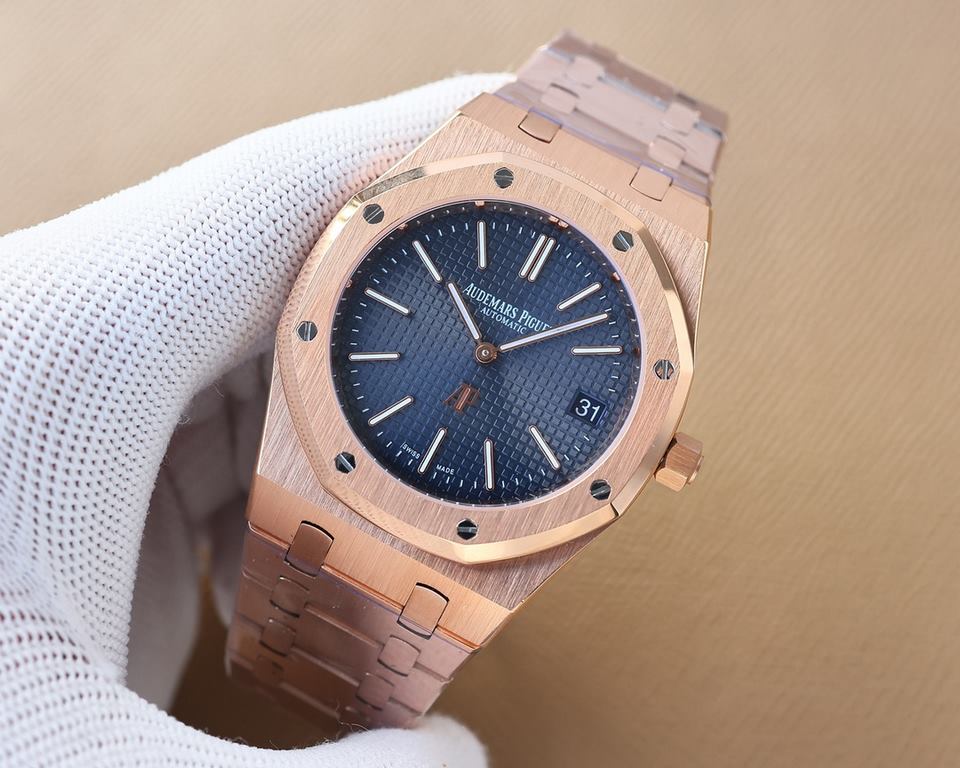 The Royal Oak 15202 AP is a hardened steel king. Real shot without P picture, the annual finale - Audemars Piguet Royal Oak Series 15202 AP hard steel king style to a higher height![Case] 39MM diameter, the classic octag