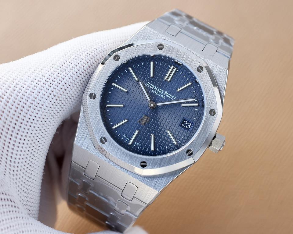 The Royal Oak 15202 AP is a hardened steel king. Real shot without P picture, the annual finale - Audemars Piguet Royal Oak Series 15202 AP hard steel king style to a higher height![Case] 39MM diameter, the classic octag