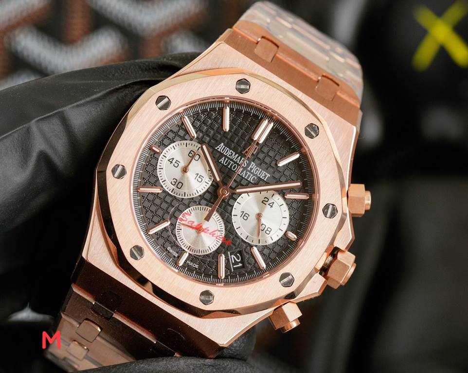 Audemars Piguet AP Royal Oak Coated glass Size 42mm14mm Stainless steel bracelet Multifunctional Japanese quartz movement Octagonal brushed steel case with mesh face Cold and hegemonic A different kind of tough guy.