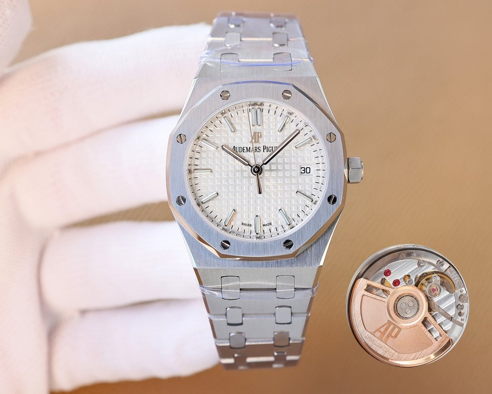 The latest women's AP Audemars Piguet Royal Oak 77350 77351 model mechanical watch! Diameter 34 mm. Self-winding Calibre 5800 movement with automatic oscillating weight in pink gold specially designed for this model (zer