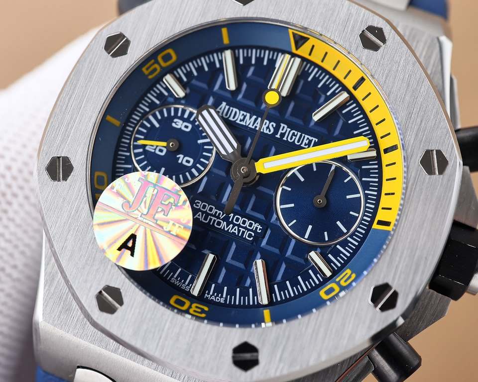 V2 version, live head grain, internal shadow can be bi-directional mobilization, non-market ordinary version, Audemars Piguet Royal Oak series fruitModel 26703 running seconds chronograph automatic mechanical men's watch