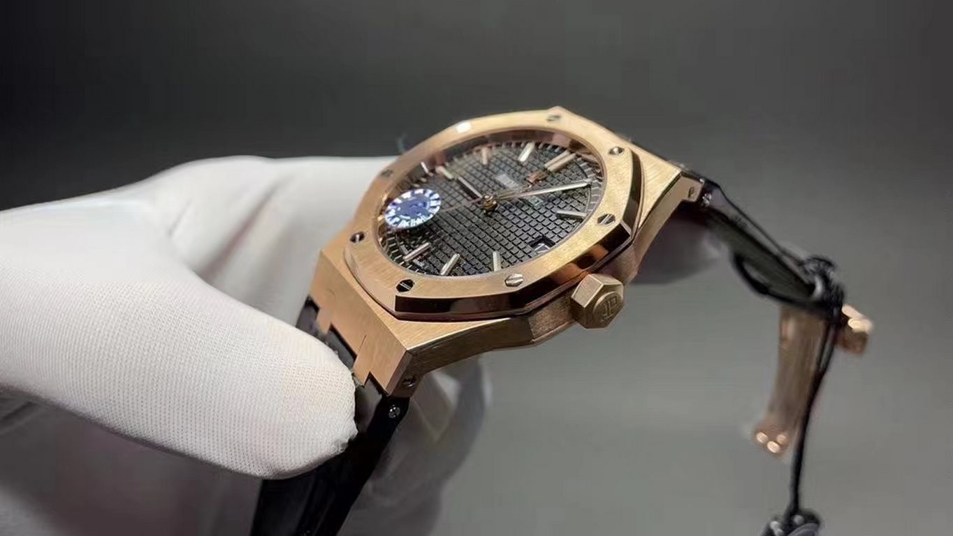 A. PIGUET Audemars Piguet Royal Oak 15500.V2 Edition - A shocking launch the excesses of the movement's deck are eliminated to make it even more skeletonized - Achieving the pinnacle of steel watches - A solid interpreta