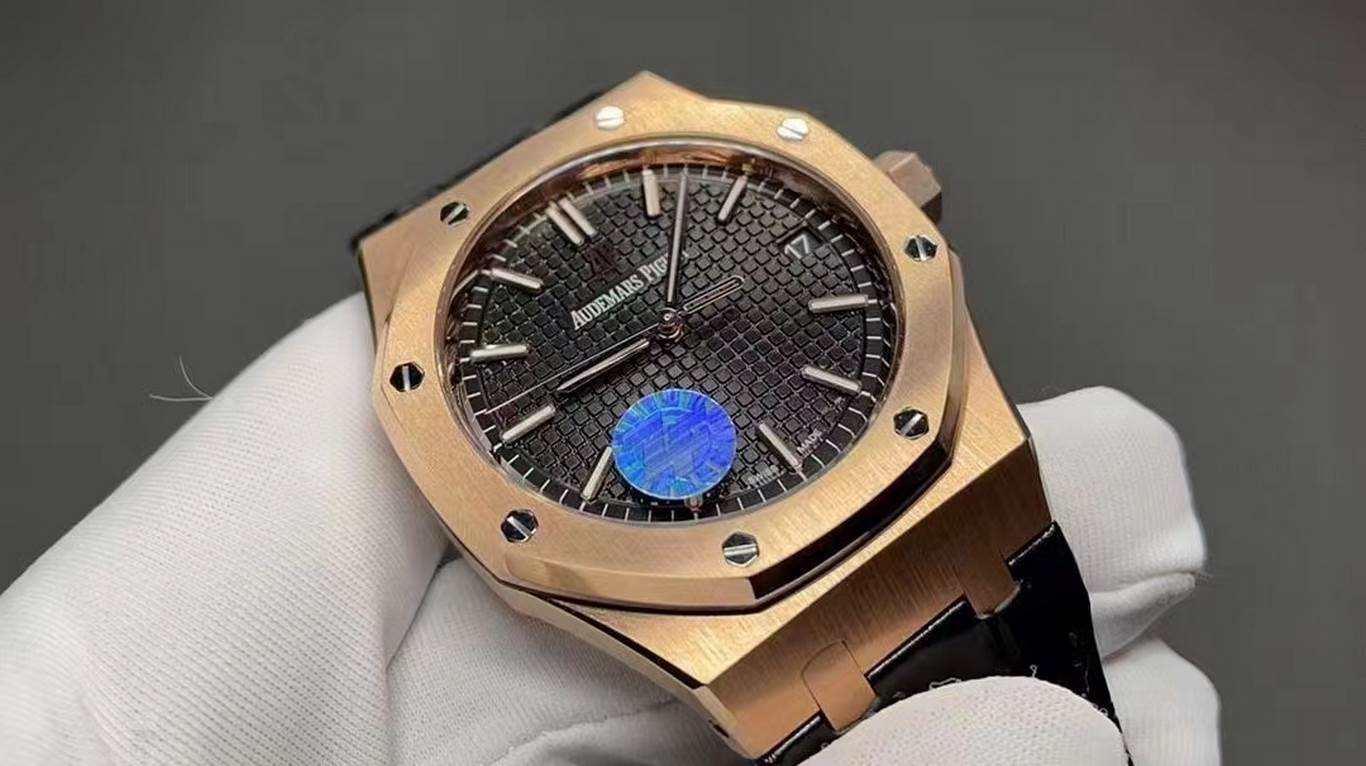 A. PIGUET Audemars Piguet Royal Oak 15500.V2 Edition - A shocking launch the excesses of the movement's deck are eliminated to make it even more skeletonized - Achieving the pinnacle of steel watches - A solid interpreta