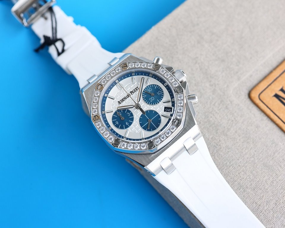 [Gift][Gift][Gift][Gift] Tasting of the latest Royal Oak Offshore Chronograph Quartz WatchA.P - Audemars Piguet Royal Oak Offshore series, this year for the use of color, the dial decorated with Lady Tapisserie checkered