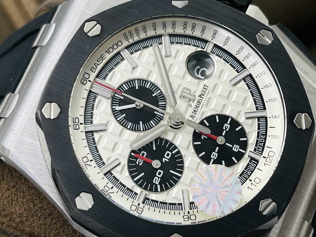 JF Factory2021 recommends the highest version of the A.P. Royal Oak Offshore on the market. Audemars Piguet A.P Royal Oak Offshore! Giant Panda Chronograph A.P26400!1 316L stainless steel case!2  ceramic bezel!3 Double-s