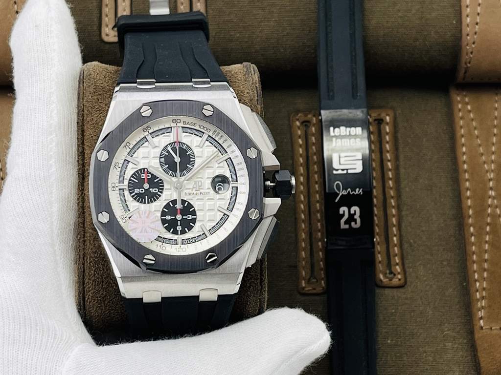 JF Factory2021 recommends the highest version of the A.P. Royal Oak Offshore on the market. Audemars Piguet A.P Royal Oak Offshore! Giant Panda Chronograph A.P26400!1 316L stainless steel case!2  ceramic bezel!3 Double-s